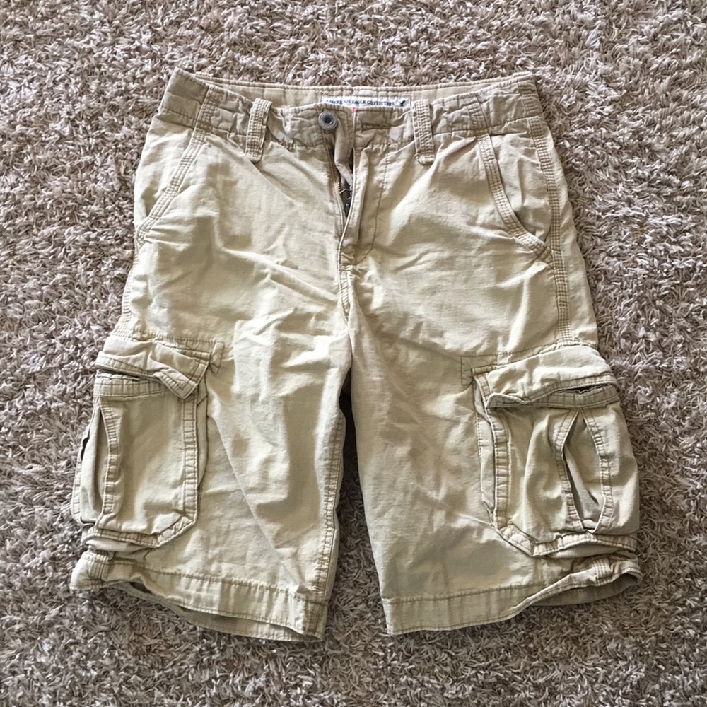 Men’s khaki shorts